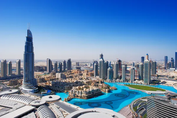 Dubais Innenstadt ist ein beliebter Ort zum Einkaufen und Sightseeing, vor allem der Brunnen Stockbild