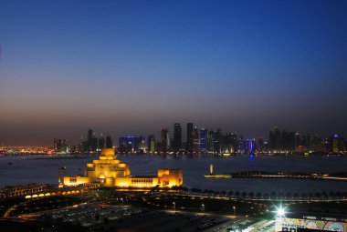 doha cityscape görünümünü alacakaranlıkta