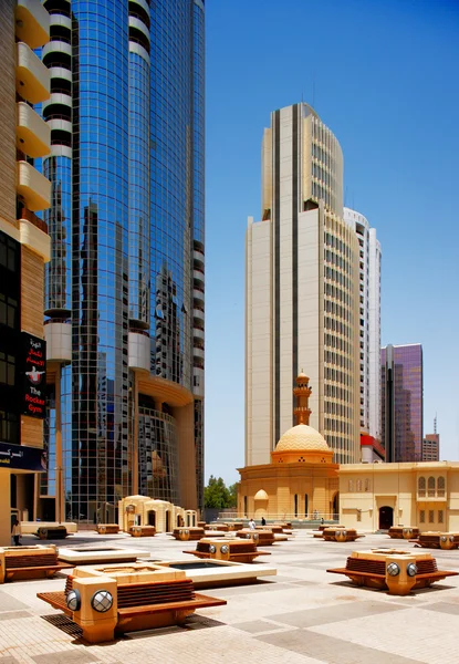 Traditionella moskén, abu dhabi, Förenade Arabemiraten — Stockfoto