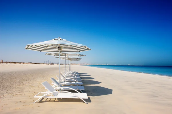 Blue sky, blue sea, white sand — Stock Photo, Image
