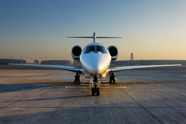 A front on view of a private jet — Stock Photo, Image