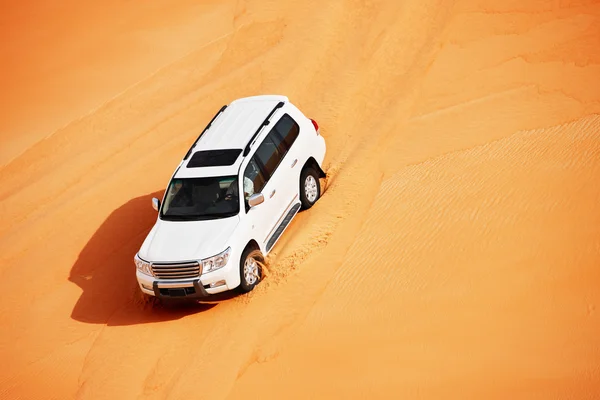 4x4 dune bashing è uno sport popolare del deserto arabo — Foto Stock