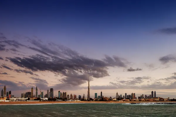 Dubai skyline at dusk seen from the Gulf Coast — Stock Photo, Image