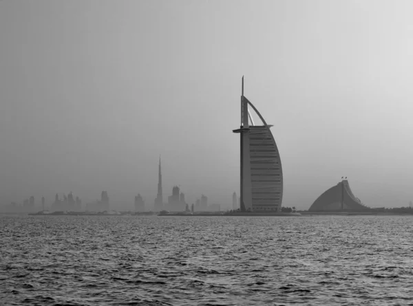 A skyline view of Dubai on a hazy morning — Stock Photo, Image