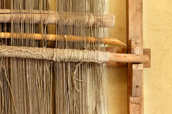 An ancient hand loom used to weave blankets — Stock Photo, Image