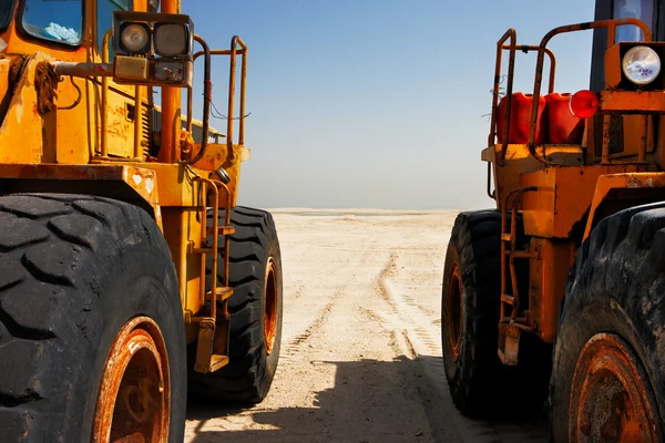 The heavy plant has arrived in the desert — Stock Photo, Image