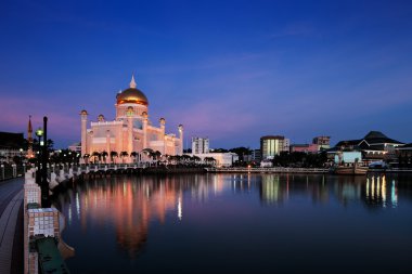 Sultan Omar Ali Saifuddien Mosque in Brunei clipart