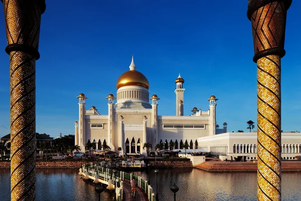 Sultan omar ali saifuddien moskén i brunei — Stockfoto