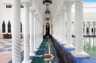 Sultan Ömer ali saifuddien Camii: brunei