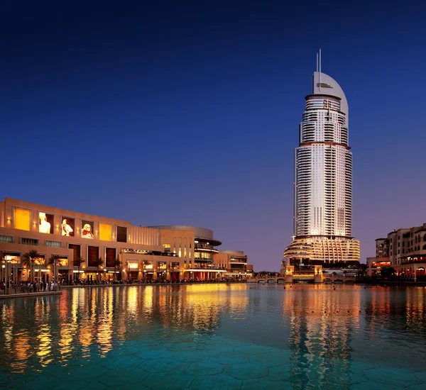 Centro comercial de Dubai com o endereço de luxerious hotel — Fotografia de Stock