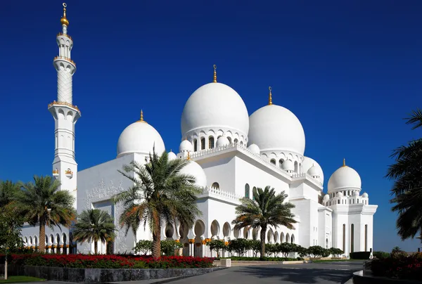 Sheikh Zayed Gran Mezquita, Abu Dhabi es el más grande de los Emiratos Árabes Unidos — Foto de Stock