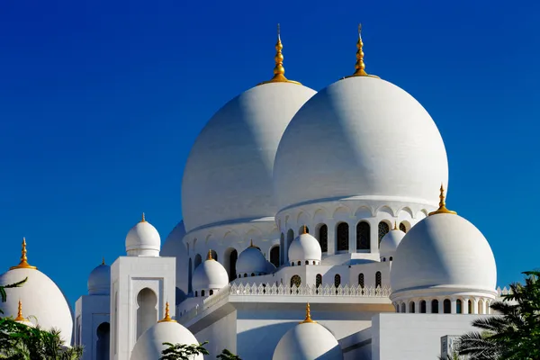 Sheikh Zayed Grand Mosque, Abu Dhabi is the largest in the UAE — Stock Photo, Image