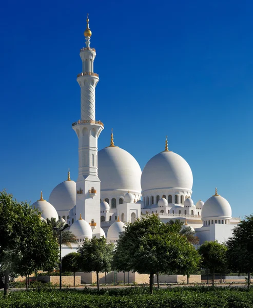 Sheikh Zayed Grand Mosque, Abu Dhabi is the largest in the UAE — Stock Photo, Image