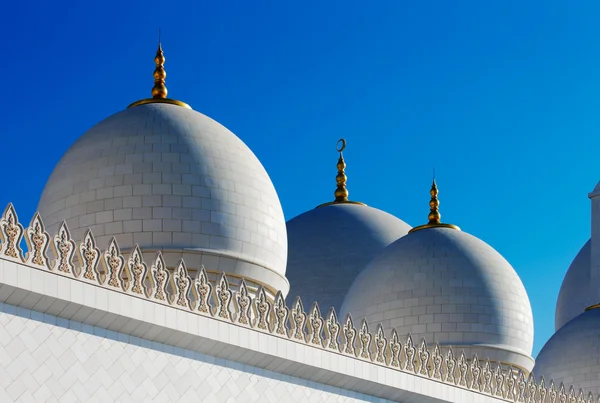 Sheikh Zayed Grand Mosque, Abu Dhabi is the largest in the UAE — Stock Photo, Image