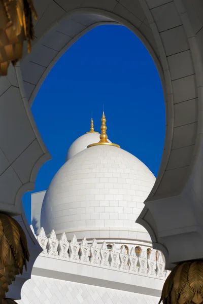 Sheikh Zayed Grand Mosque, Abu Dhabi is the largest in the UAE — Stock Photo, Image