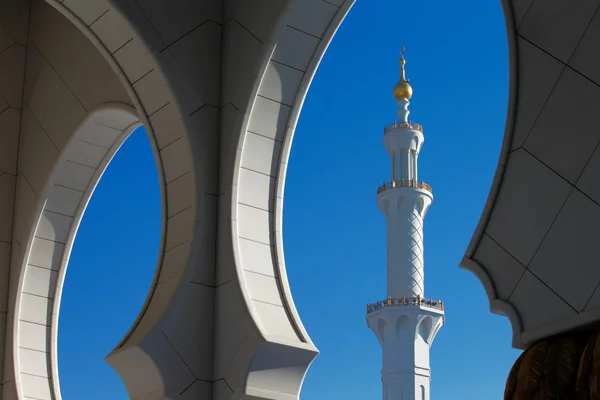 Sheikh Zayed Grand Mosque, Abu Dhabi is the largest in the UAE — Stock Photo, Image