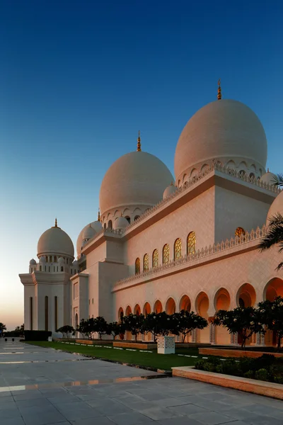 Sheikh Zayed Gran Mezquita, Abu Dhabi es el más grande de los Emiratos Árabes Unidos —  Fotos de Stock