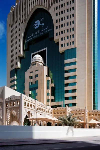 De Opperste Onderwijsraad gebouw in doha, qatar — Stockfoto