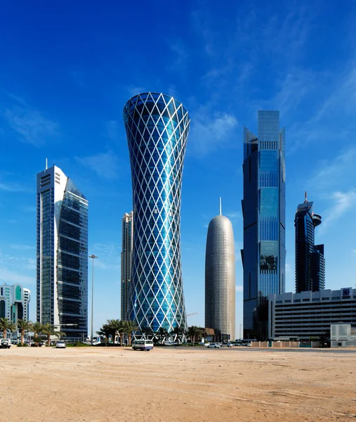 De hyperbolische toren van de west bay district van doha, qatar — Stockfoto
