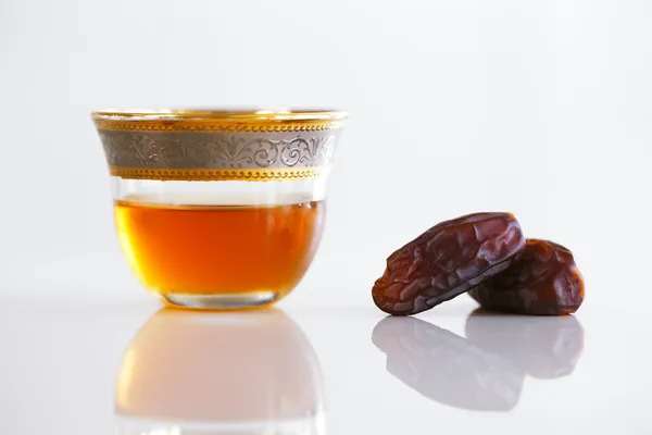 Dried dates and Arabic tea — Stockfoto