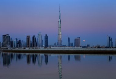 Dubai siluetinin alacakaranlıkta