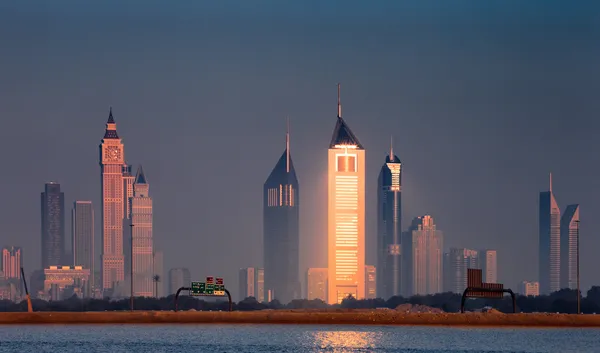 Panoramę Dubaju jak widać zatokę biznes — Zdjęcie stockowe