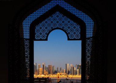 ve büyük haliyle Batı Körfezi şehir manzarası Camii doha, qatar