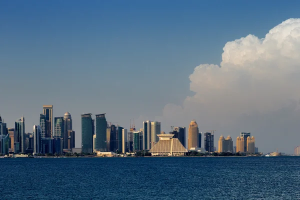 Ad-Dauha, Katar: ciągle zmieniających się panoramę stolicy — Zdjęcie stockowe