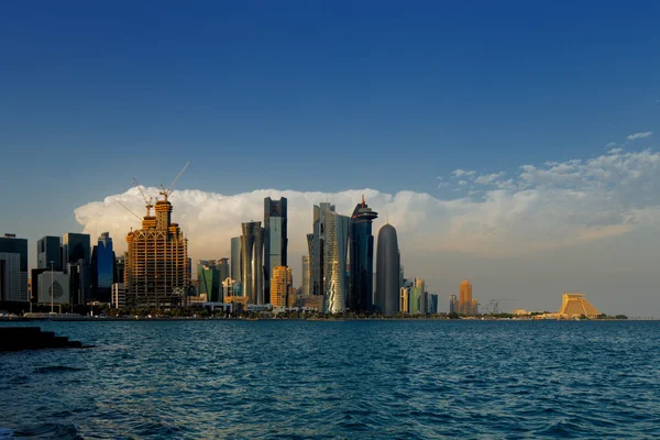 Dauhá, Katar: Panorama hlavního města je neustále se měnící — Stock fotografie