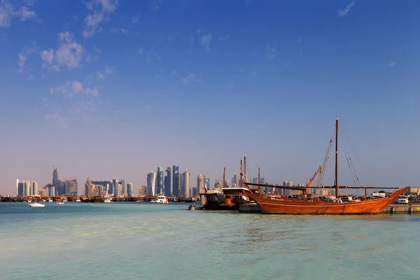 Doha, qatar: traditionele zeilboten genaamd dhows — Stockfoto