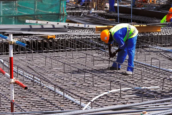 A steel fixer builder — Stock Photo, Image