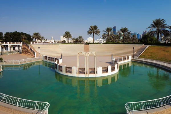 Doha, Qatar: Recreational parks are commonplace in the capital — Stock Photo, Image