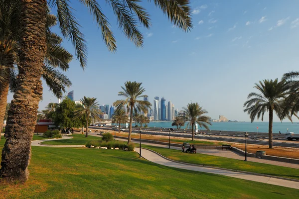 Doha, Qatar: Recreational parks are commonplace in the capital — Stock Photo, Image