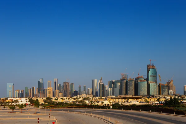 West bay city skyline sett från grand mosque doha, qatar — Stockfoto