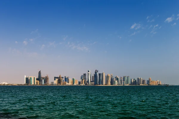 Na západ bay panorama města Dauhá, Katar — Stock fotografie