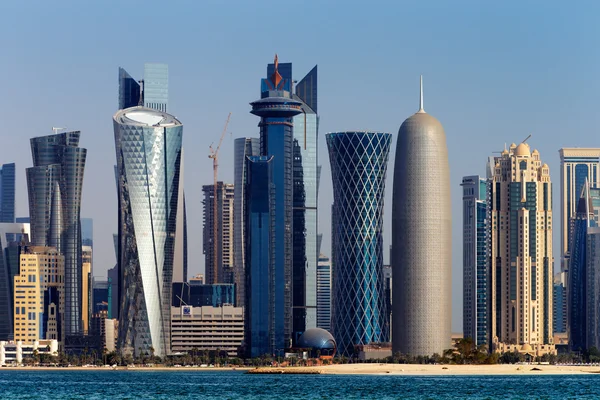 West bay stadssilhuetten i doha, qatar — Stockfoto