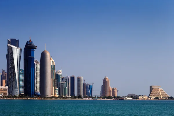 West bay stadssilhuetten i doha, qatar — Stockfoto