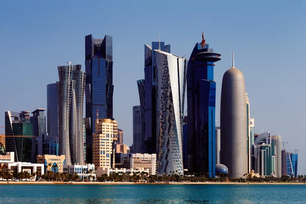 West bay stadssilhuetten i doha, qatar — Stockfoto