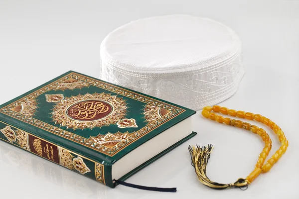 字面意思"诵读"，古兰经 》 是伊斯兰教的中央宗教文本 — 图库照片