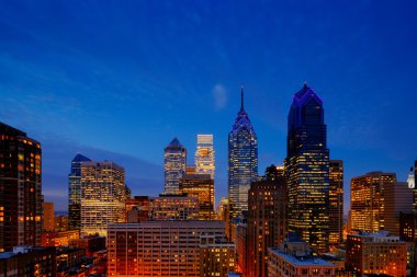 Philadelphia'nın manzarası alacakaranlıkta