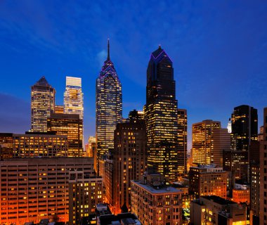 Philadelphia'nın manzarası alacakaranlıkta