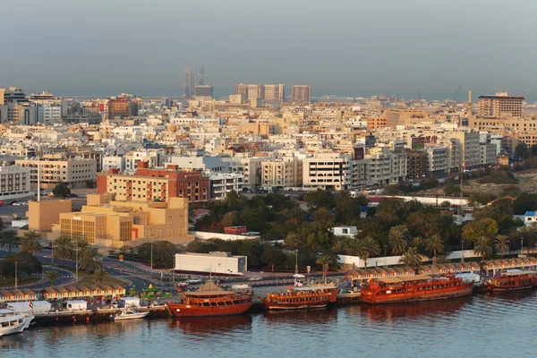 El arroyo con Bur Dubai área de Dubai, Emiratos Árabes Unidos — Foto de Stock