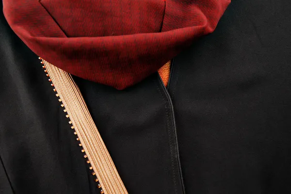 L'abaya est le manteau extérieur comme le vêtement porté par les femmes musulmanes — Photo