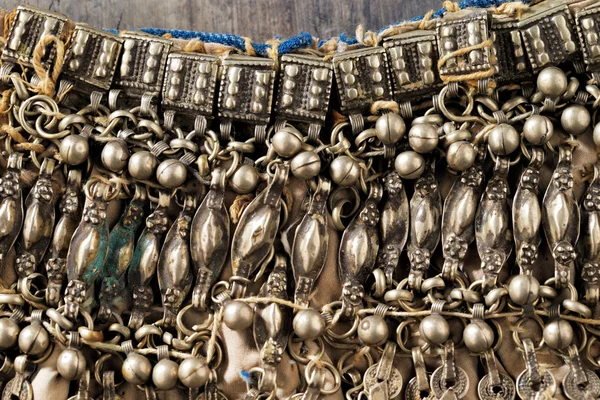 Gioielli tradizionali in argento della penisola arabica meridionale — Foto Stock