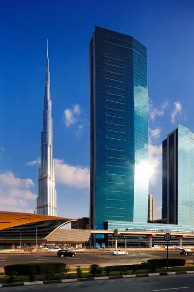 Burj khalifa widziany z sheikh zayed road w dubai, Zjednoczone Emiraty Arabskie — Zdjęcie stockowe