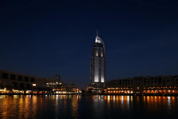 O Dubai Mall e o The Address Hotel ao entardecer — Fotografia de Stock