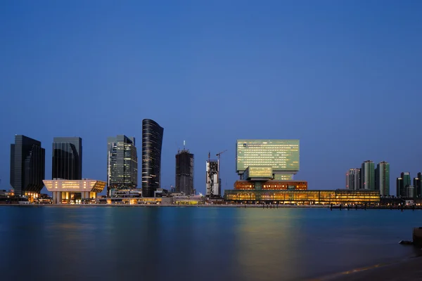 Mischnutzungsentwicklungen am sowwah-platz in abu dhabi, uae — Stockfoto