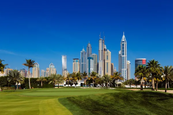 Une vue sur le paysage urbain de Dubai Marina aux Émirats arabes unis — Photo