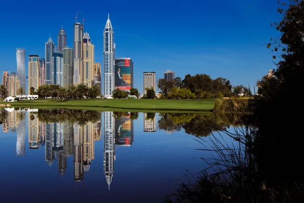 Uma bela vista panorâmica da Marina do Dubai nos Emirados Árabes Unidos — Fotografia de Stock