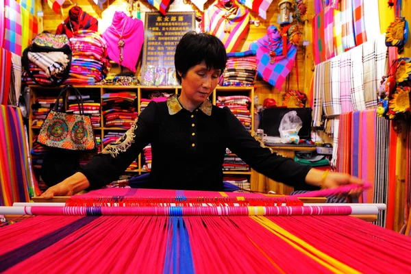 周庄是江苏省，其深厚的文化底蕴和编织等工艺而闻名的中国城镇 — 图库照片